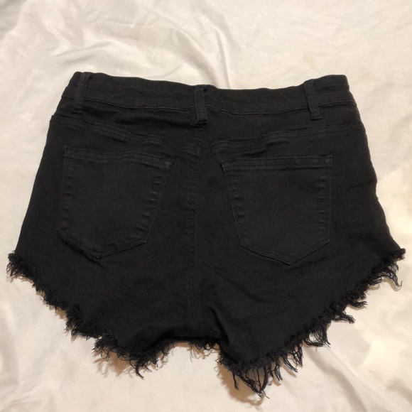 Black shorts - Picture 2 of 2